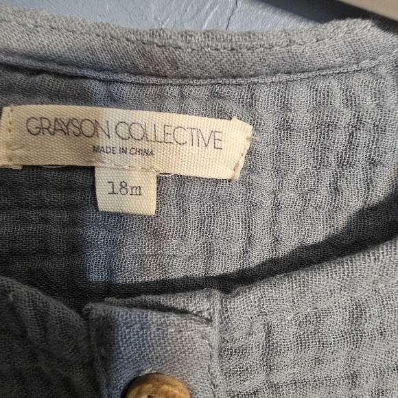 Grayson Collective Gray Sleeveless Baby Romper with Wooden Buttons - Picture 3 of 5
